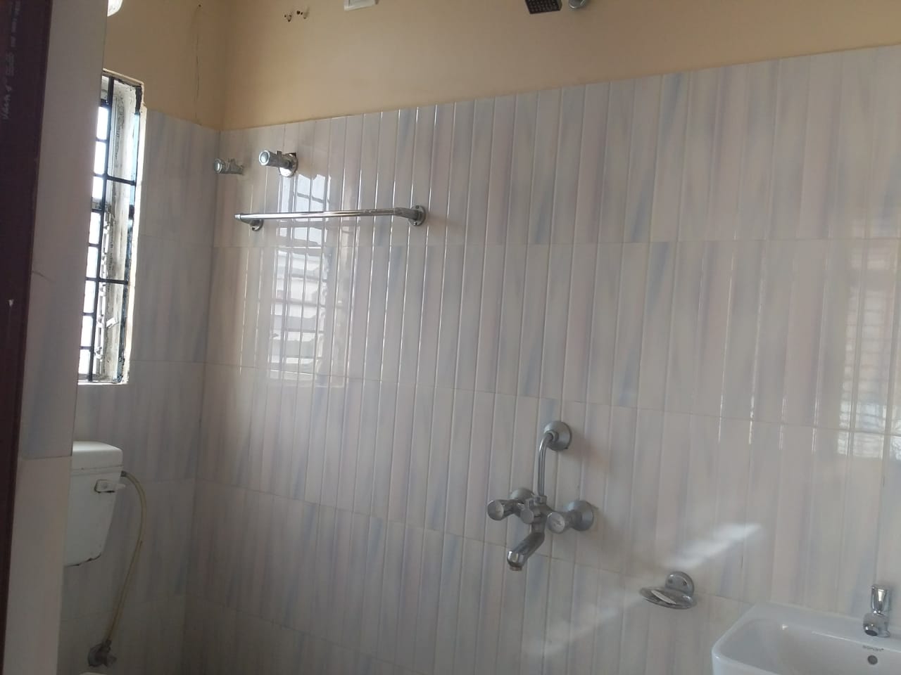 3 BHK flat infront of Kalakhetra Six mile