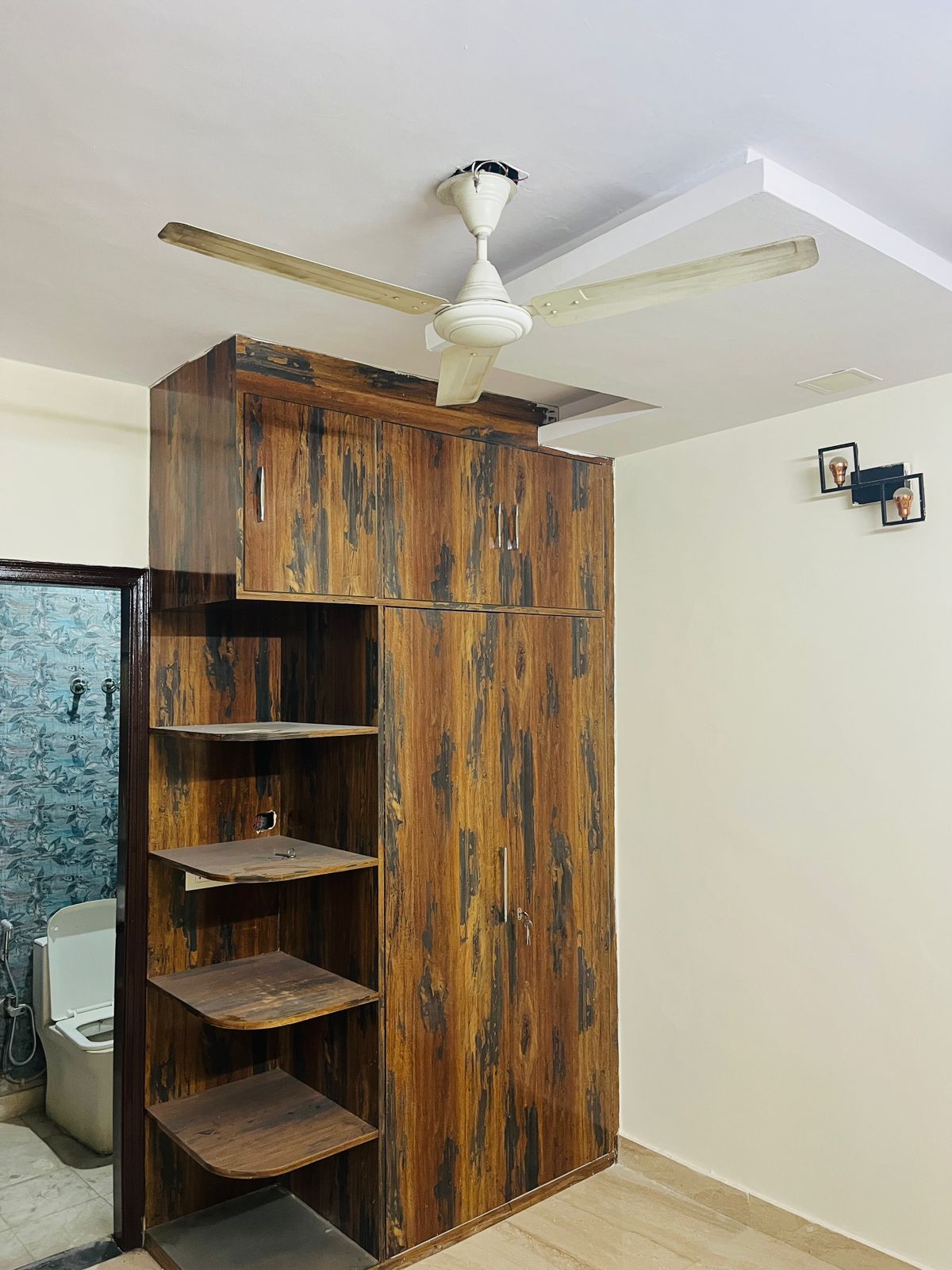 2BHK FLAT FOR SALE IN GOVINDPURI
