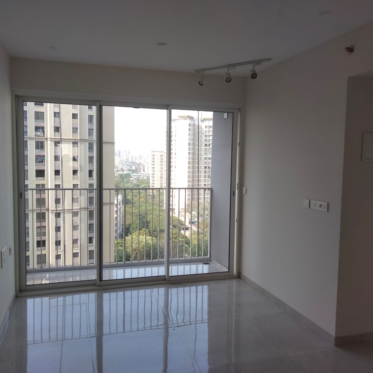 2 BHK New condition Flat for sale In Thane  west 