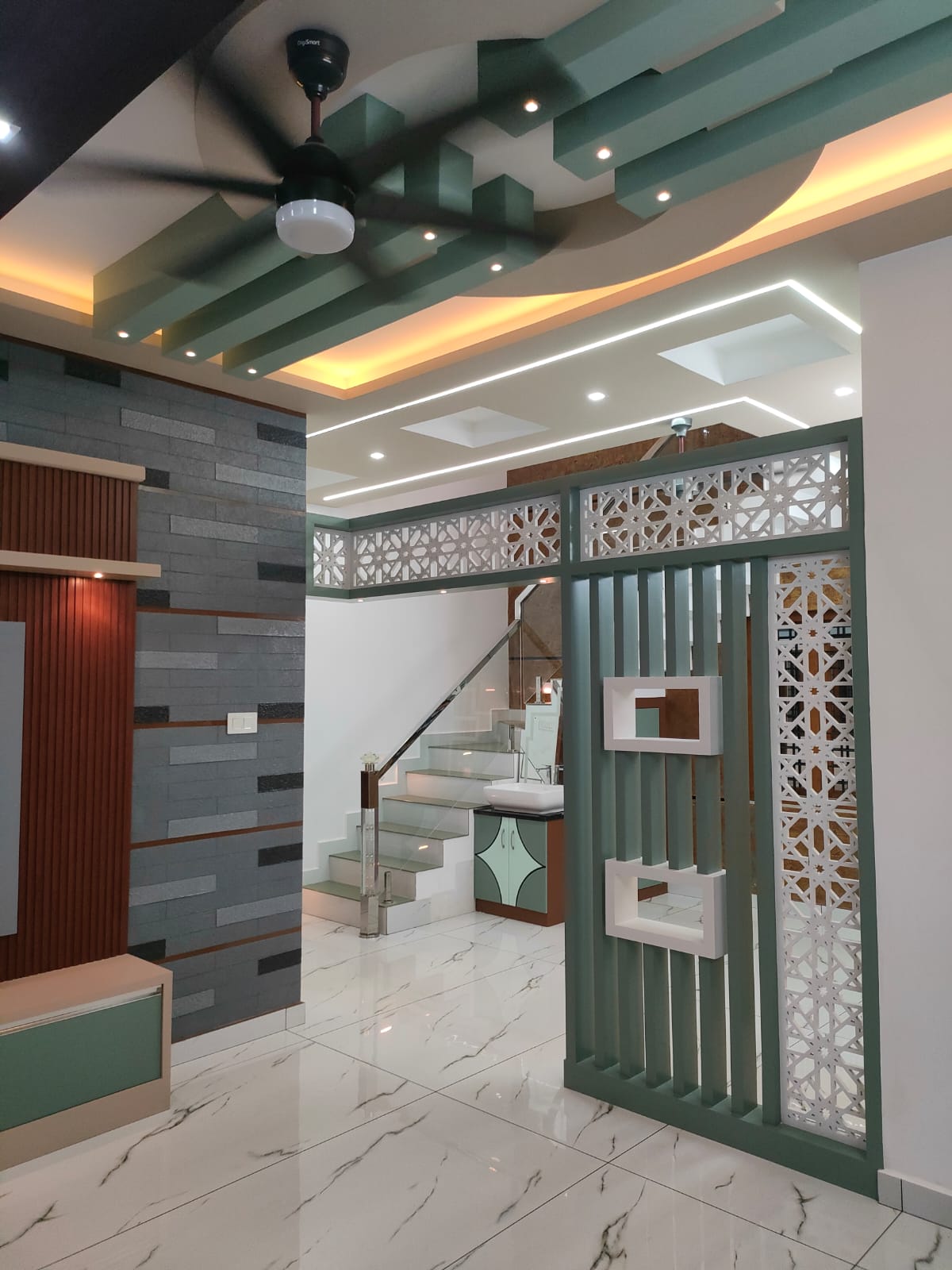 5 & 4 BHK of 2 Houses For sale in Muthuvara Center, near Sobha city, near Main road