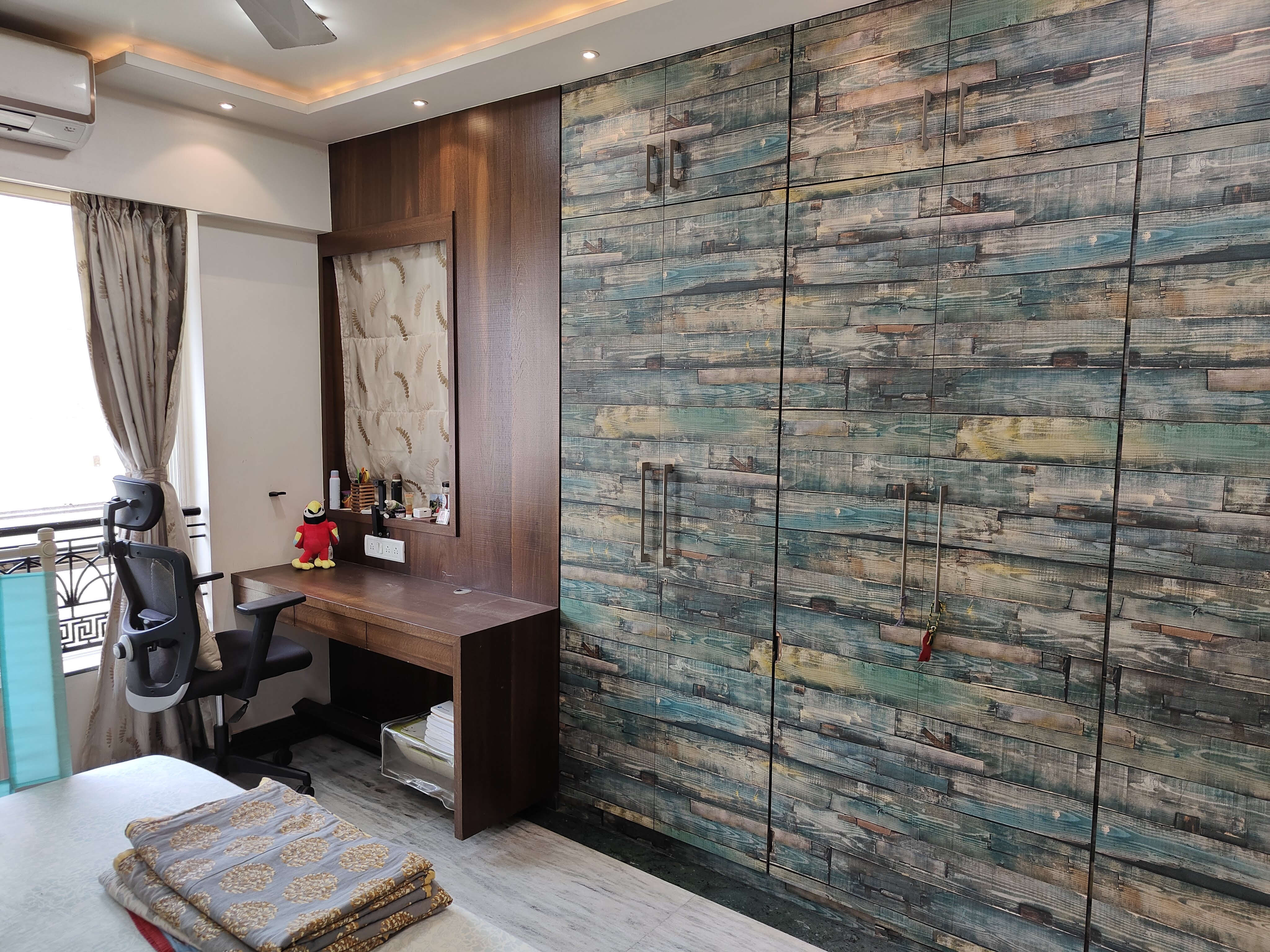 2 BHK (fully furnished) available for sale in Jasper (9th floor) – Both direct buyers as well as brokers are welcome