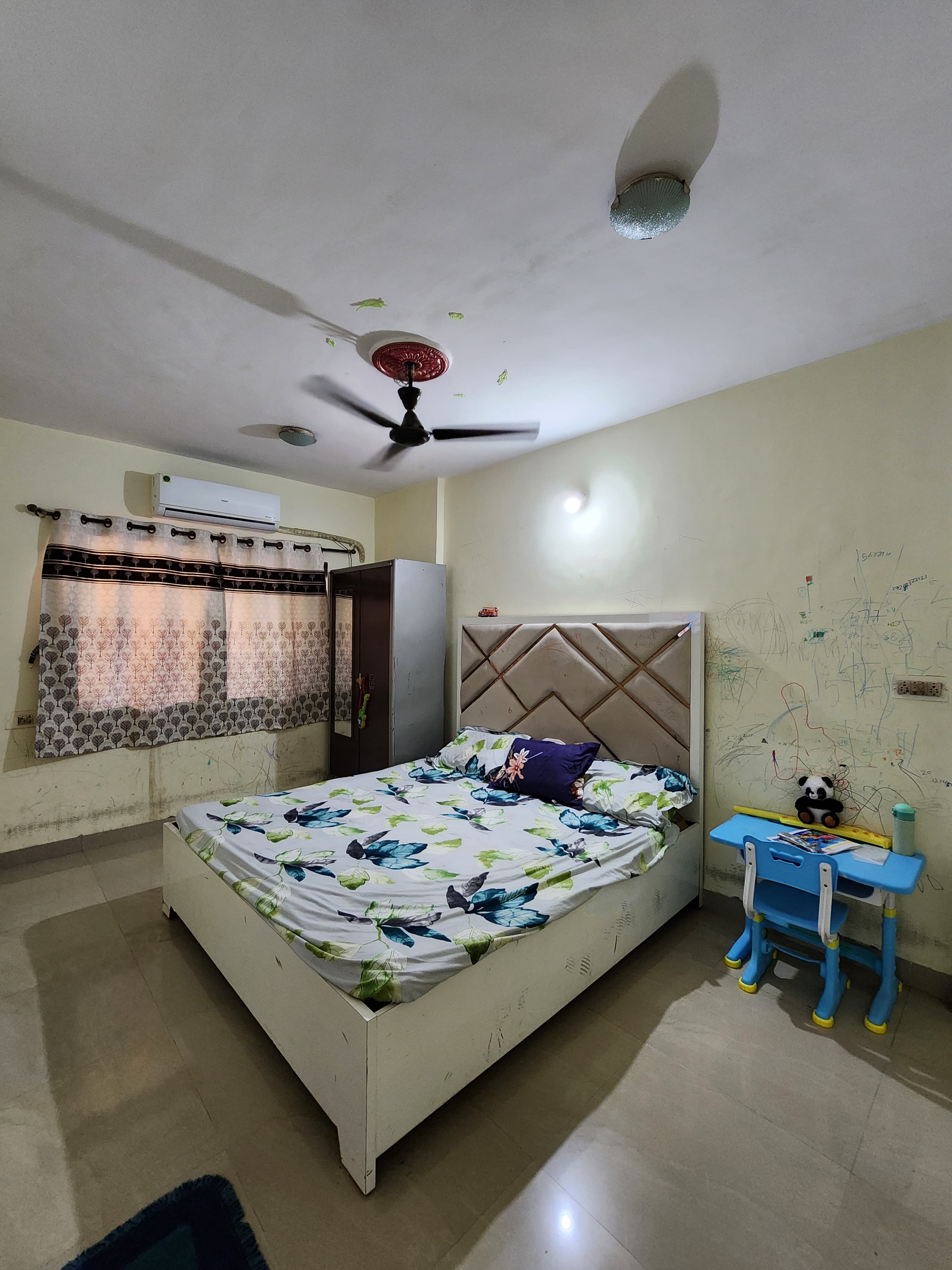 2BHK Flat for SALE in Lokhandwala Kandivali E