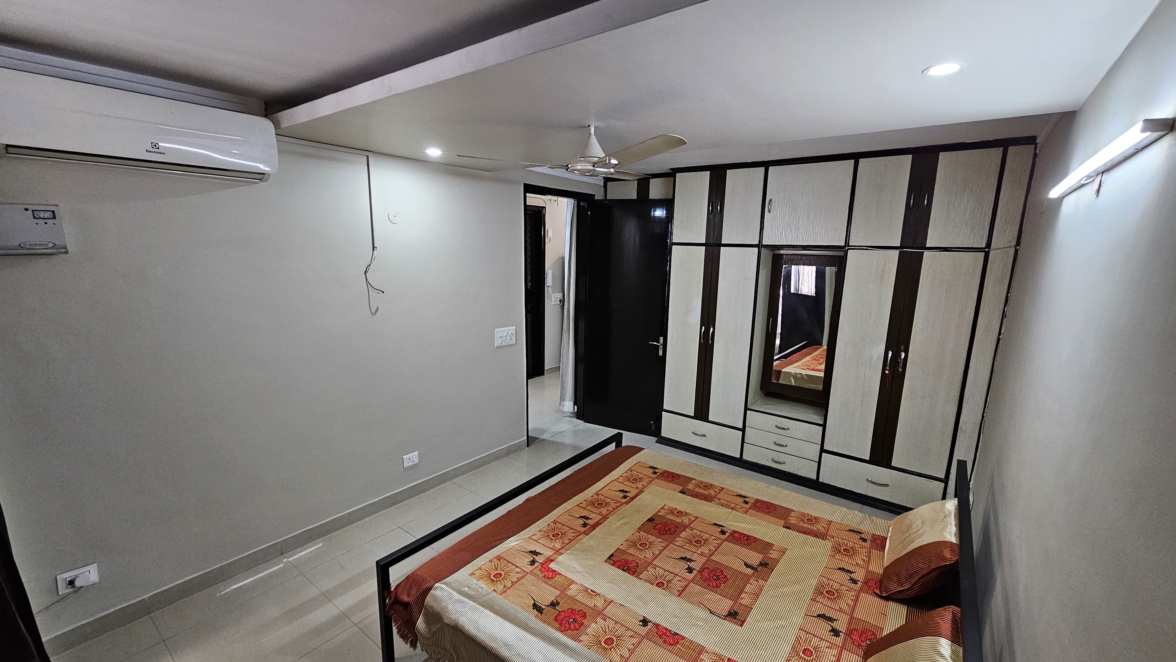 For Rent 3BHK Builder floor in Dwarka Sector 8
