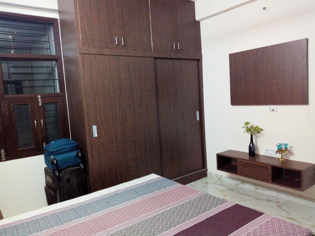 3 BHK Semi furnished Flat  in Vaishali west, near Teoler Unbounded school Maharana Pratap road. 