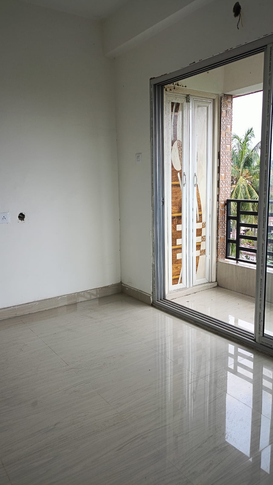 Sale New. Ready to move 2 bhk and 3 bhk flats at near Dumdum station 