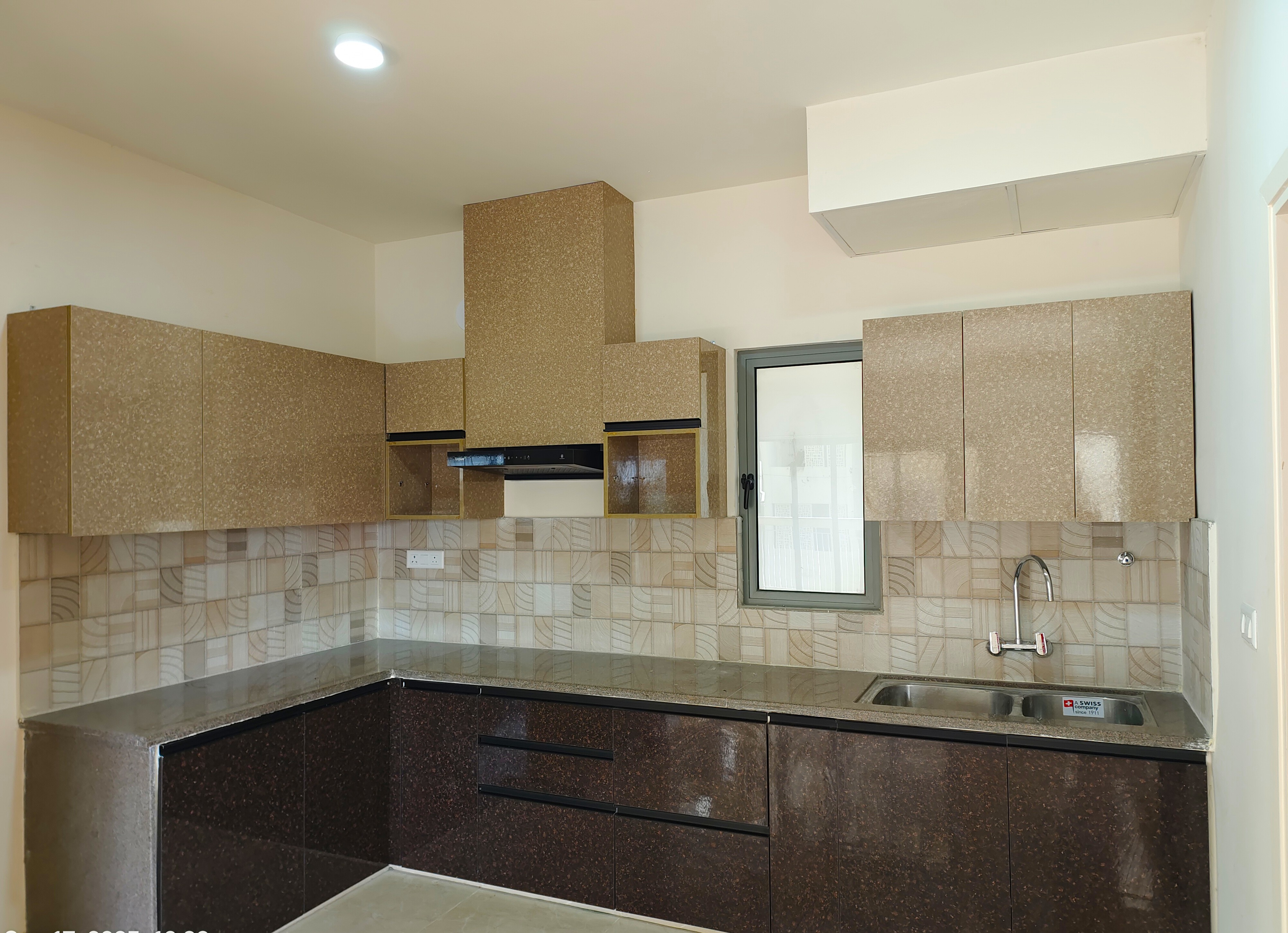 Spacious and comfortable 3.5 BHK semi-furnished flat at Prime Location Ajmer Road