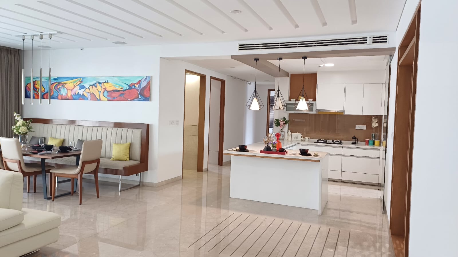 Uber Luxury flats available for outrate in opulent Spire on bannergatta road 