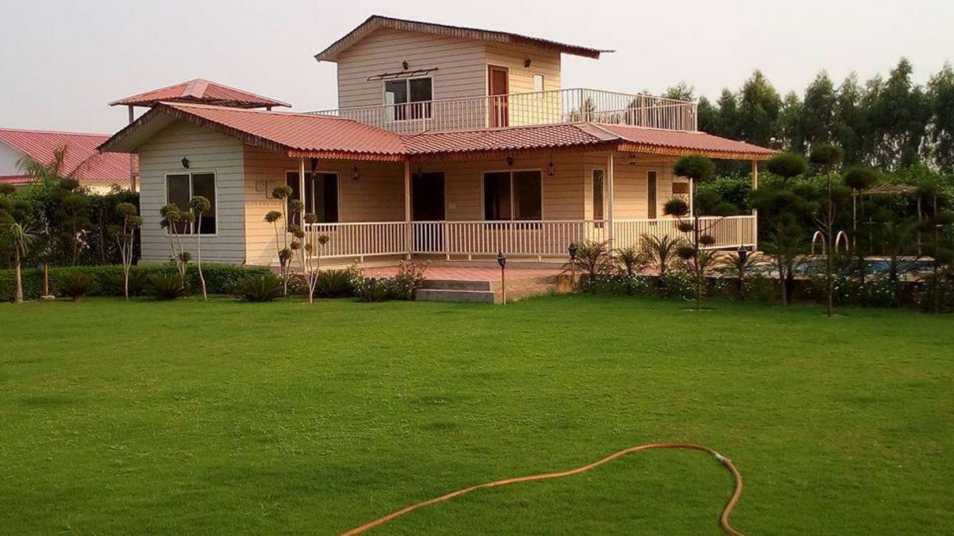Green Beauty Farm House in Sector 135 Noida