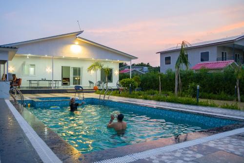 Affordable Farmhouse in Noida – Ready to Move Property