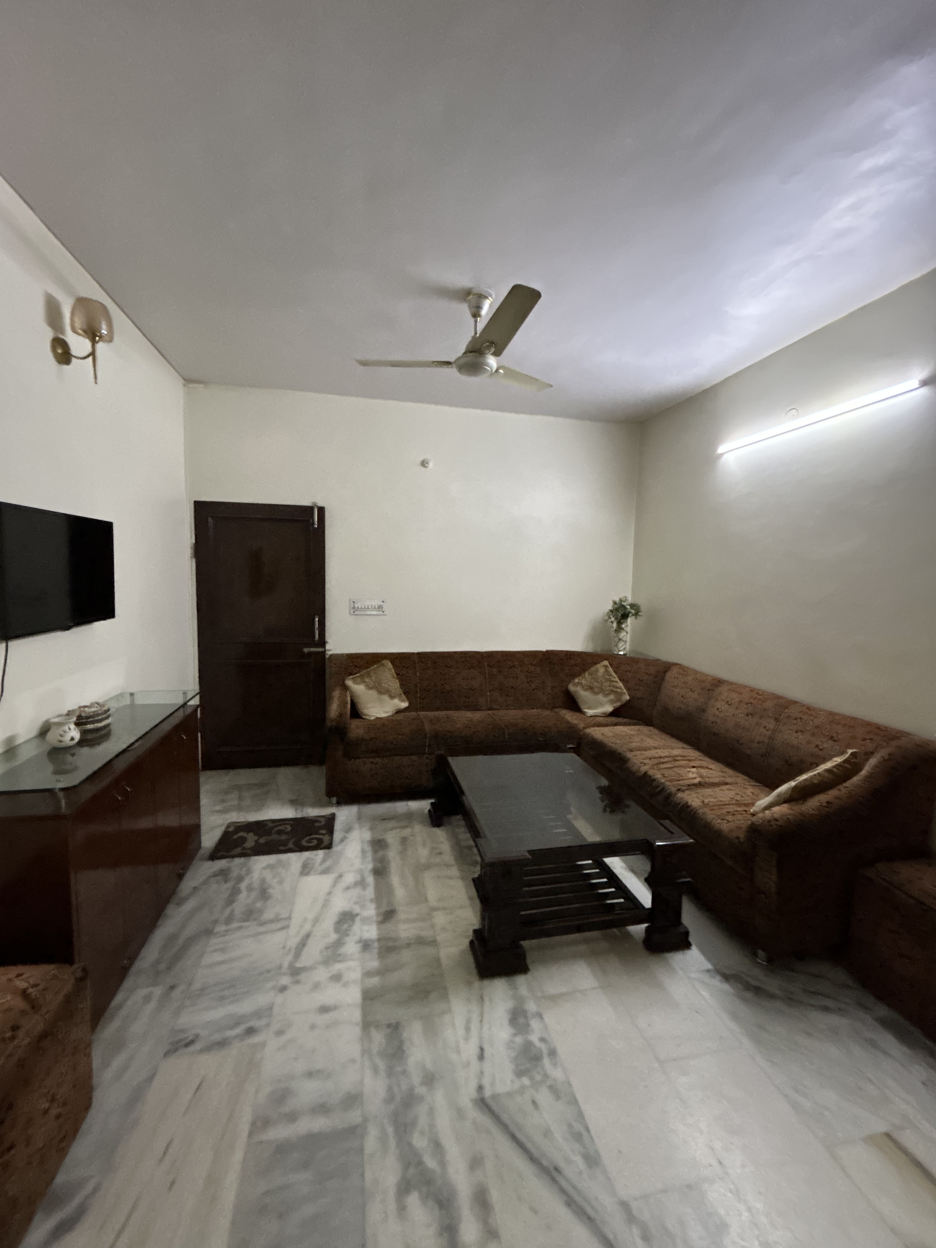 3 BHK flat for rent near Rajapark